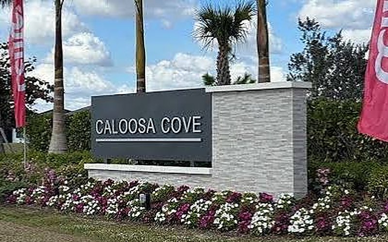 Caloosa Cove entrance sign