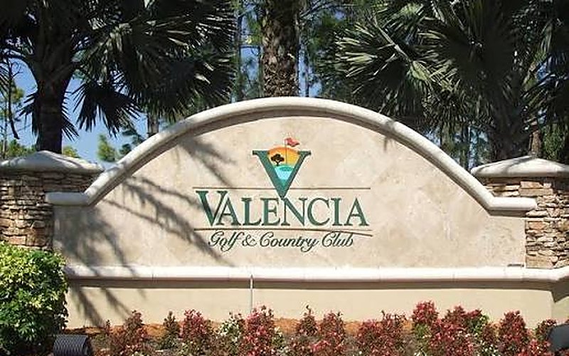 Valencia entrance sign